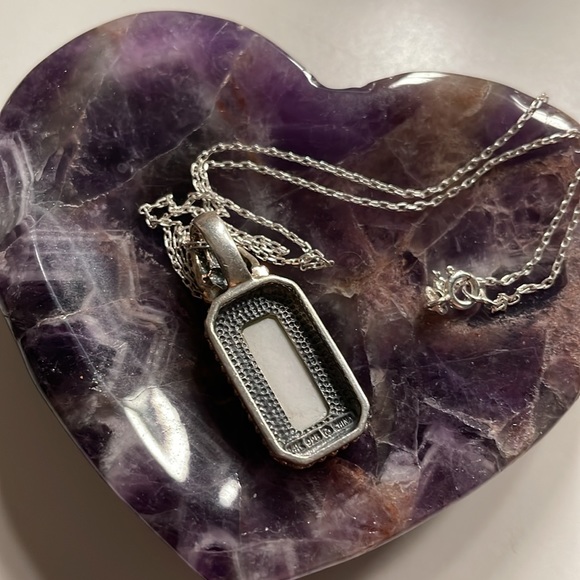 Gorgeous Mother of Pearl Pendant on 925 Silver Chain - Picture 3 of 7